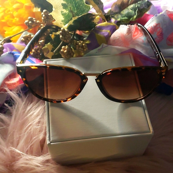 Accessories - Fashion Shades 😎